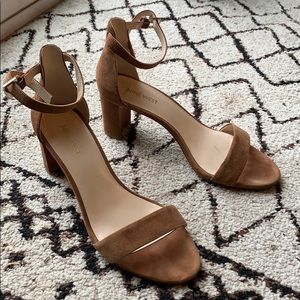 Block heel suede shoes